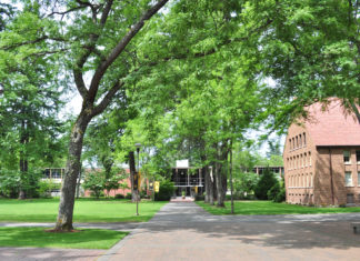 Faculty Joint Committee at PLU: A tense first forum between students and administration