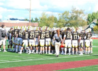 Football Team Captures First Home Win of ’18 Season